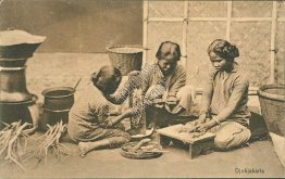 Women Grating Sugarcane, Djokjakarta, Yogyakarta, Indonesia - Early Postcard