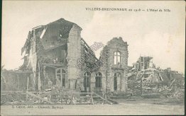 Ruins, L'Hotel de Ville, Villers-Bretonneux, France 1918 WWI WW1 Postcard